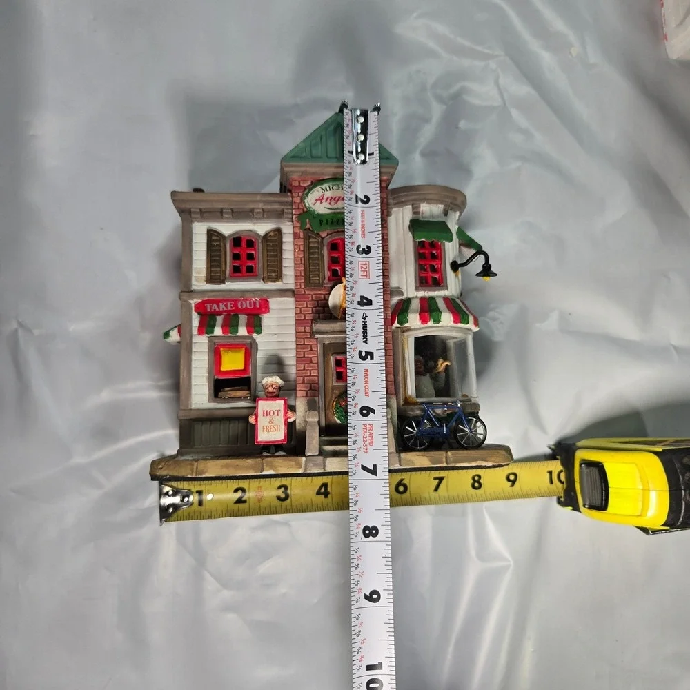 Carole Towne 2007 Michael Angelo's Pizzeria Christmas Village Light Up Building